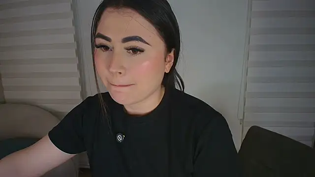 venusleroy  online show from March 11, 11:32 pm