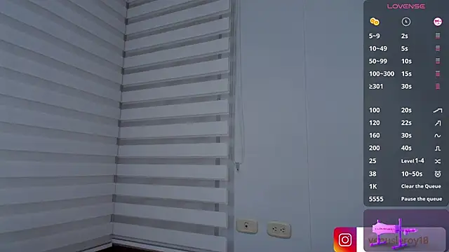 Snapshot of venusleroy_ chatting on February 10, 12:41 am venusleroy online show from February 10, 12:41 am