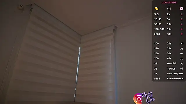 venusleroy  online show from November 15, 9:52 pm