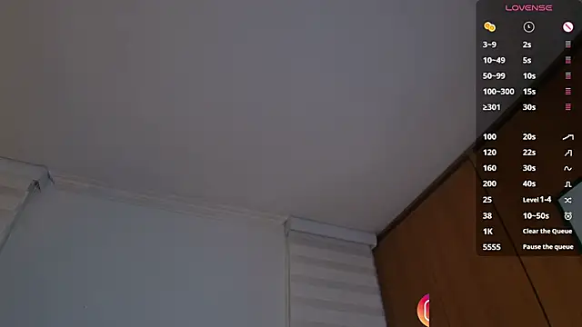 venusleroy  online show from November 6, 10:47 pm