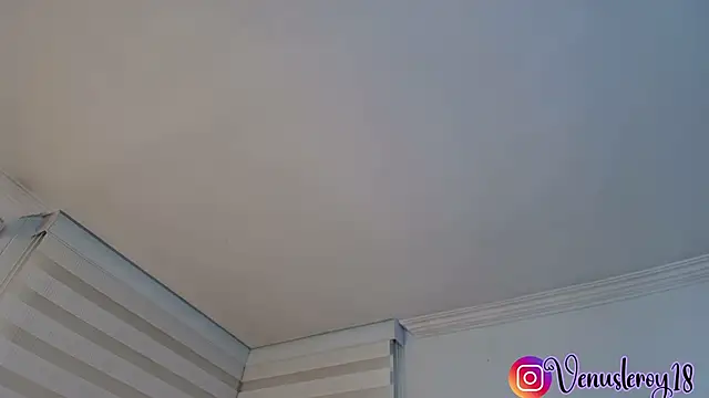 venusleroy  online show from December 3, 10:42 pm