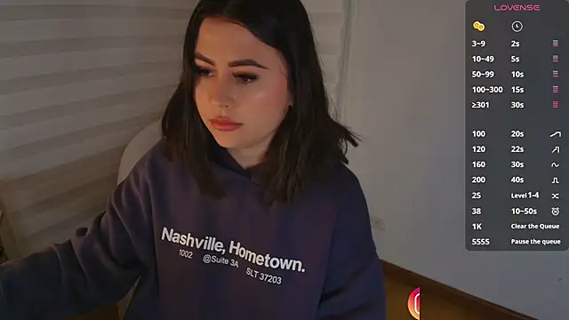 venusleroy  online show from November 5, 11:08 pm