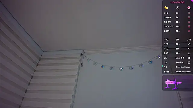 venusleroy  online show from March 19, 11:38 pm