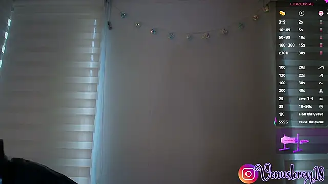 venusleroy  online show from March 26, 10:18 pm