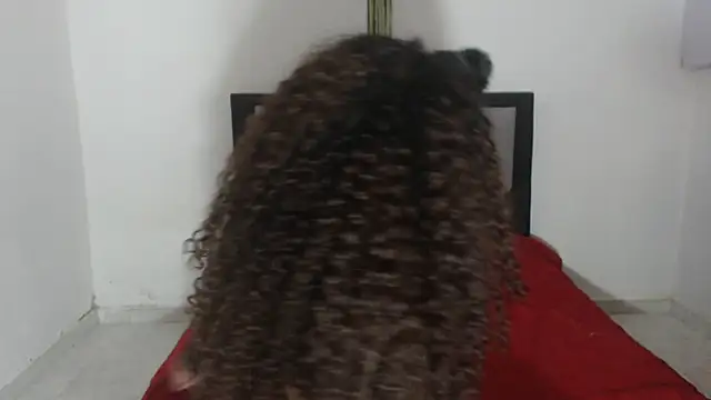 Snapshot of kalipso_n-jones chatting on October 31, 2:35 pm kalipso n-jones online show from October 31, 2:35 pm