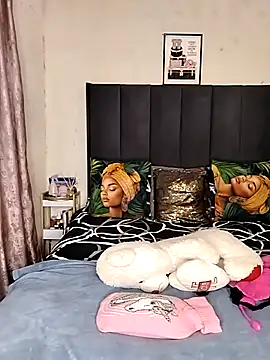 quenliyasa online show from May 20, 8:39 pm