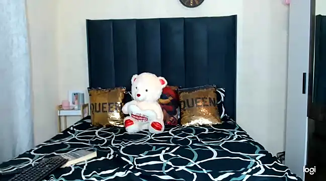 Snapshot of quenliyasa chatting on March 8, 9:18 pm quenliyasa online show from March 8, 9:18 pm