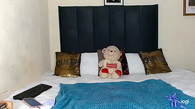 Snapshot of quenliyasa chatting on October 31, 2:08 am quenliyasa online show from October 31, 2:08 am