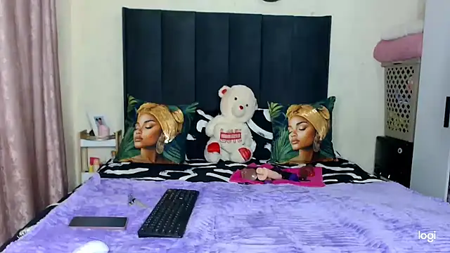 Snapshot of quenliyasa chatting on November 13, 12:14 am quenliyasa online show from November 13, 12:14 am