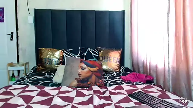 Snapshot of quenliyasa chatting on September 23, 12:34 pm quenliyasa online show from September 23, 12:34 pm