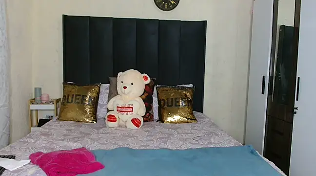 Snapshot of quenliyasa chatting on March 17, 7:37 pm quenliyasa online show from March 17, 7:37 pm