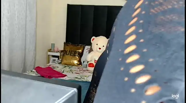 Snapshot of quenliyasa chatting on March 16, 4:23 pm quenliyasa online show from March 16, 4:23 pm