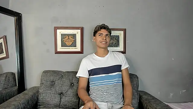 Snapshot of dafnezahiraa_ chatting on December 27, 11:42 pm dafnezahiraa online show from December 27, 11:42 pm