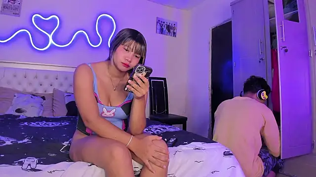 Snapshot of dafnezahiraa_ chatting on February 14, 9:15 pm dafnezahiraa online show from February 14, 9:15 pm