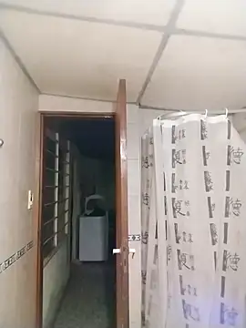 lucylovles online show from February 19, 5:04 am