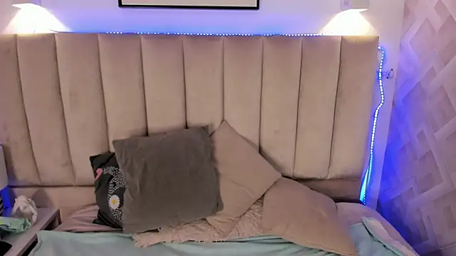 Haru Bonny online show from December 18, 8:01 pm