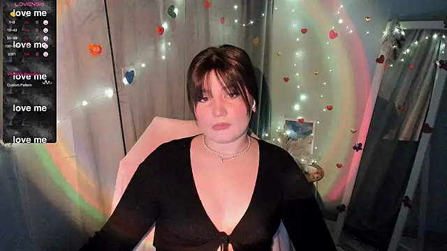 Lei White online show from February 10, 8:00 pm