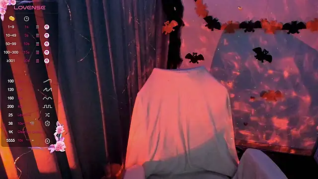 Lei White online show from October 27, 10:54 pm