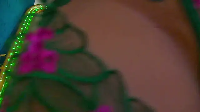 Snapshot of Foxxxy_MILF chatting on June 8, 3:51 am Foxxxy MILF online show from June 8, 3:51 am
