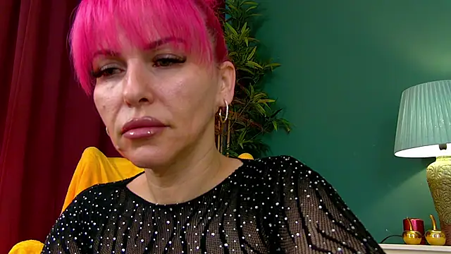Snapshot of Foxxxy_MILF chatting on March 21, 5:21 am Foxxxy MILF online show from March 21, 5:21 am