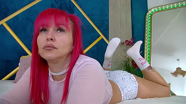 Foxxxy MILF online show from January 17, 5:11 am