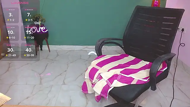 Naughty Ayesha1 online show from October 25, 1:49 am