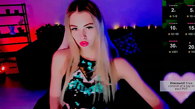 Snapshot of Emilia_Klar chatting on January 13, 6:05 pm Emilia Klar online show from January 13, 6:05 pm