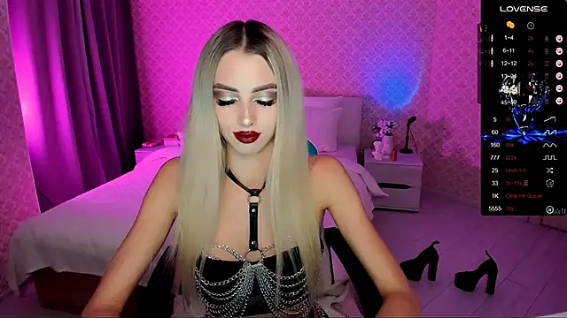 Snapshot of Emilia_Klar chatting on September 16, 3:02 pm Emilia Klar online show from September 16, 3:02 pm