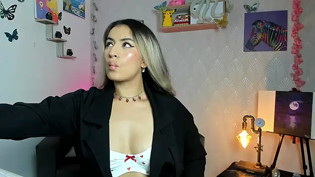 Snapshot of Alaia_Love77 chatting on September 17, 8:33 pm Alaia Love77 online show from September 17, 8:33 pm