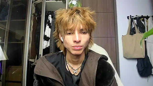 Snapshot of santy-kitty chatting on February 22, 6:28 am santy-kitty online show from February 22, 6:28 am