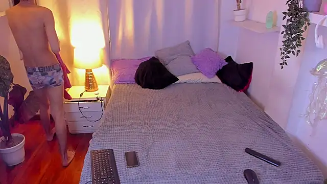 santy-kitty online show from March 28, 2:12 am