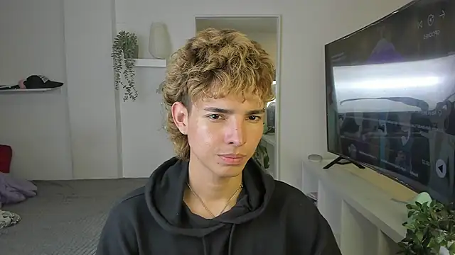 Snapshot of santy-kitty chatting on November 6, 1:31 am santy-kitty online show from November 6, 1:31 am