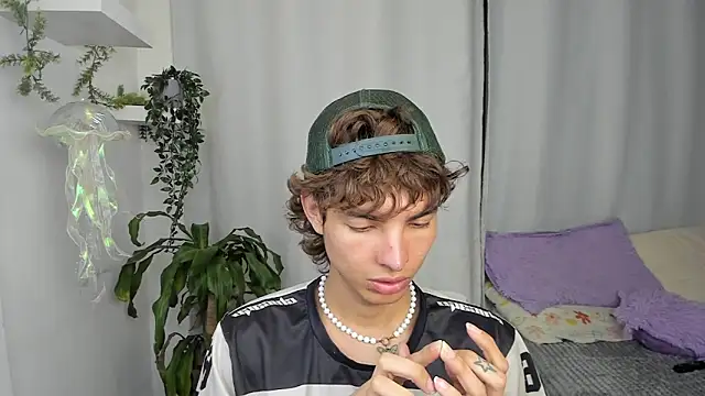 santy-kitty online show from December 22, 12:44 am