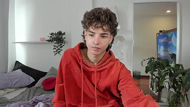 santy-kitty online show from January 12, 5:09 pm