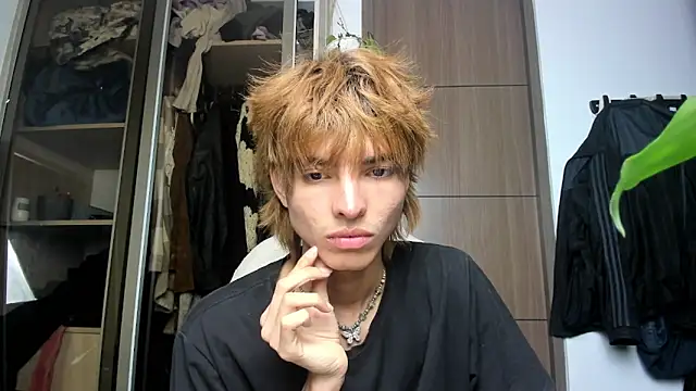 Snapshot of santy-kitty chatting on February 22, 3:23 am santy-kitty online show from February 22, 3:23 am