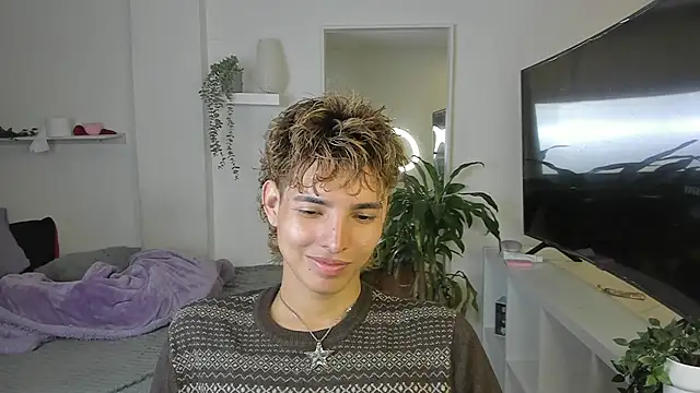 Snapshot of santy-kitty chatting on October 30, 1:37 am santy-kitty online show from October 30, 1:37 am