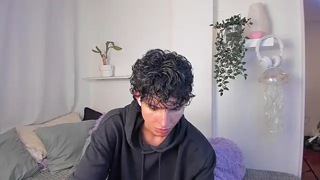 santy-kitty online show from February 11, 12:21 am