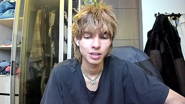 Snapshot of santy-kitty chatting on February 16, 7:26 am santy-kitty online show from February 16, 7:26 am