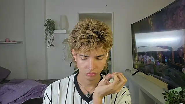 Snapshot of santy-kitty chatting on November 8, 1:31 am santy-kitty online show from November 8, 1:31 am