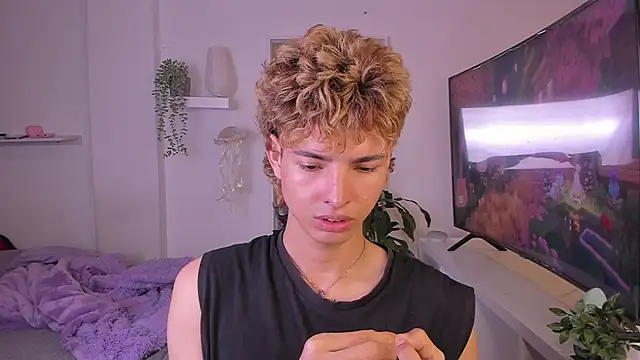 Snapshot of santy-kitty chatting on November 10, 1:21 am santy-kitty online show from November 10, 1:21 am