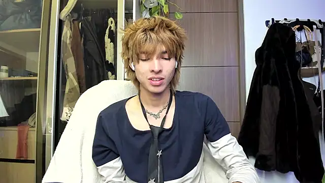 Snapshot of santy-kitty chatting on February 26, 3:35 am santy-kitty online show from February 26, 3:35 am