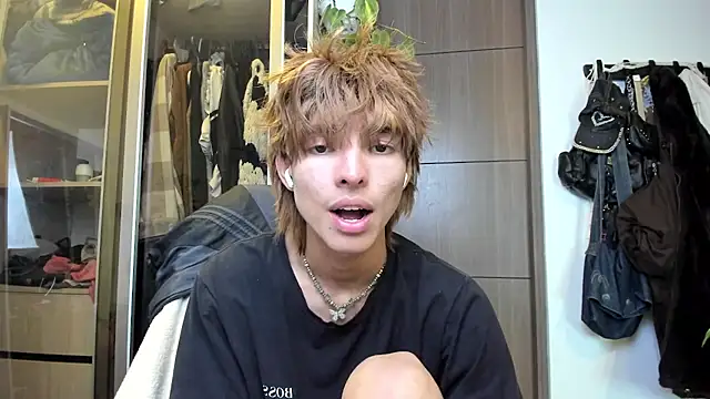 Snapshot of santy-kitty chatting on February 16, 4:20 am santy-kitty online show from February 16, 4:20 am