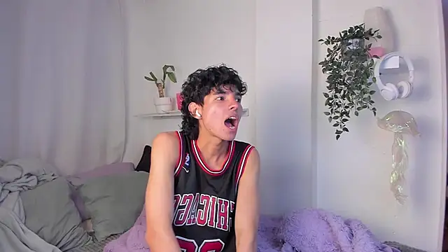 santy-kitty online show from February 14, 1:39 am