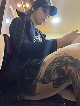 EemaHaruki online show from April 21, 5:30 pm