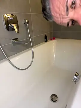 Snapshot of Sissy-Bee chatting on January 17, 7:27 pm Sissy-Bee online show from January 17, 7:27 pm