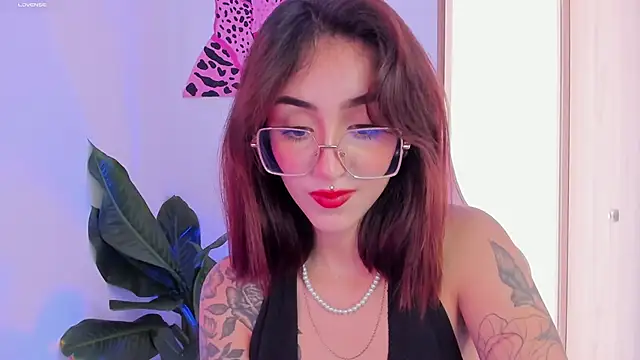 Snapshot of MelodieRoy chatting on February 10, 8:00 pm MelodieRoy online show from February 10, 8:00 pm