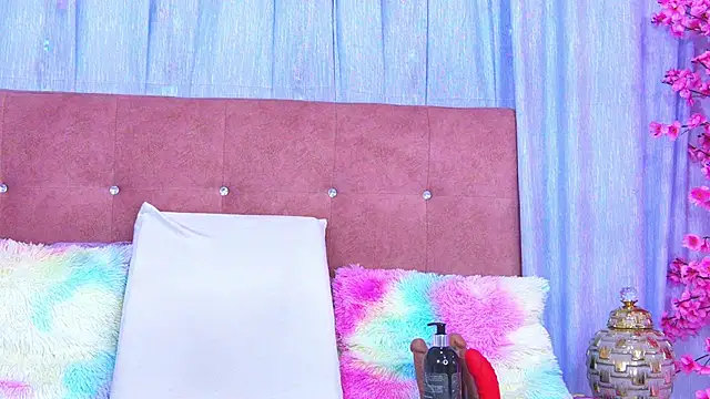 Snapshot of AlliciaKim chatting on January 13, 11:58 am AlliciaKim online show from January 13, 11:58 am