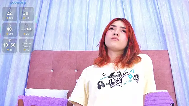 Snapshot of AlliciaKim chatting on February 13, 11:43 am AlliciaKim online show from February 13, 11:43 am