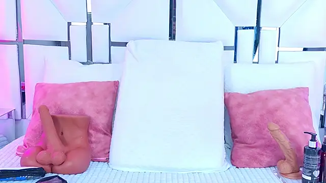 Snapshot of AlliciaKim chatting on March 1, 12:05 pm AlliciaKim online show from March 1, 12:05 pm