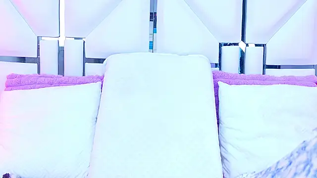 Snapshot of AlliciaKim chatting on February 26, 12:05 pm AlliciaKim online show from February 26, 12:05 pm